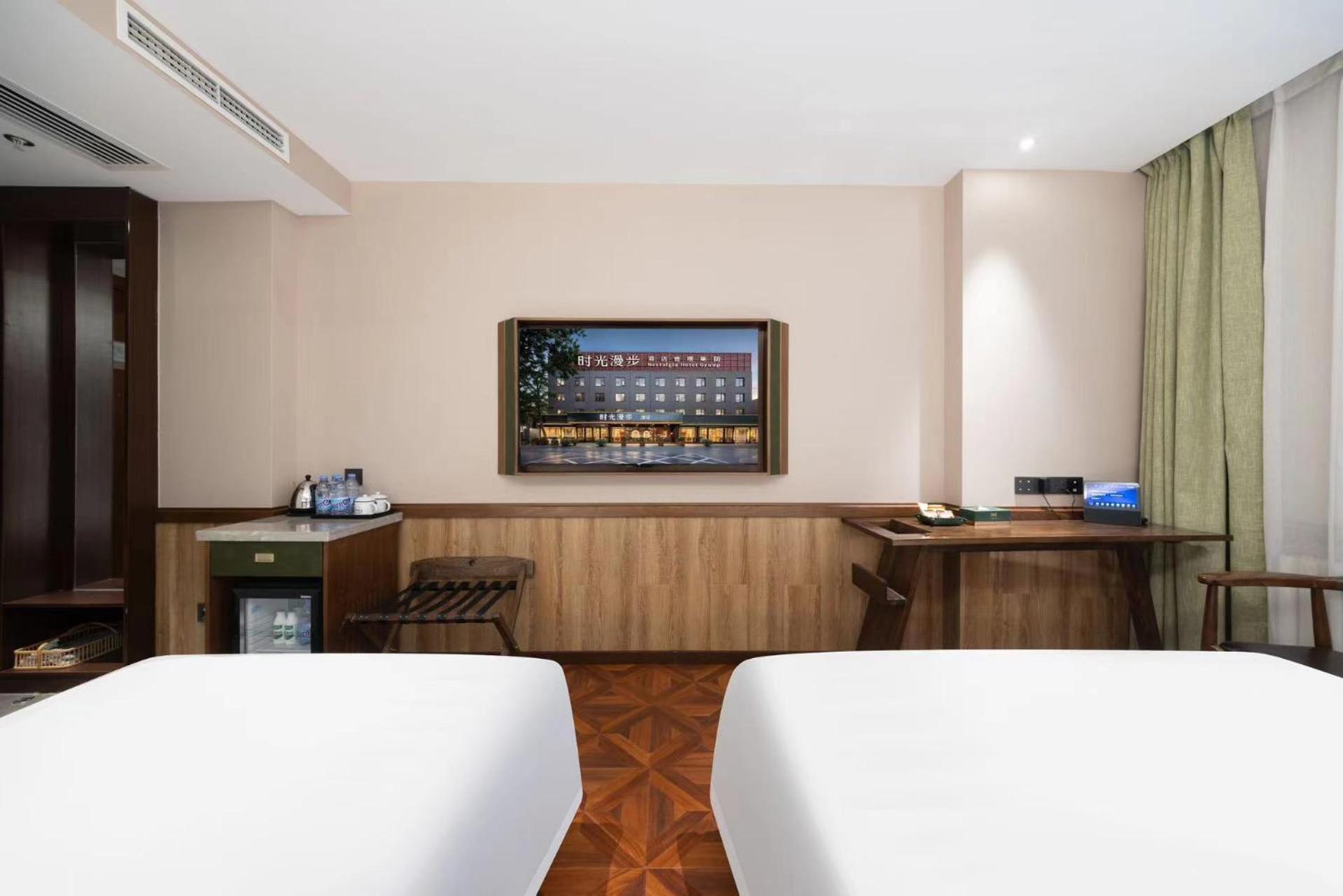 Nost Algia Hotel Near Beijing Panjiayuan Antique Market- Beijing Happy Valley, Cbd, China Zun And Sanlitun, Tian'Anmen Square, Free Ice Cream, Mineral Water, Coffee, Snacks And Laundry Service, Free Gymnastic, English Communication Well Экстерьер фото