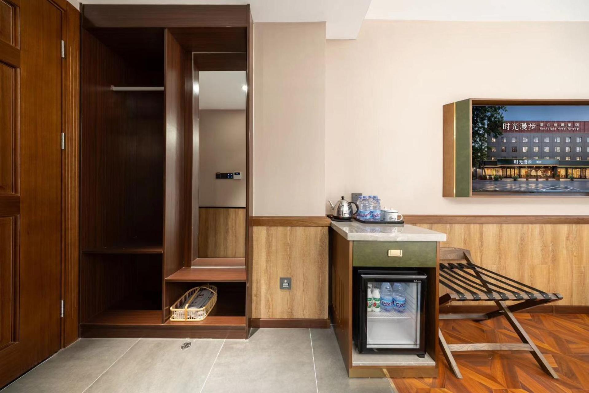 Nost Algia Hotel Near Beijing Panjiayuan Antique Market- Beijing Happy Valley, Cbd, China Zun And Sanlitun, Tian'Anmen Square, Free Ice Cream, Mineral Water, Coffee, Snacks And Laundry Service, Free Gymnastic, English Communication Well Экстерьер фото