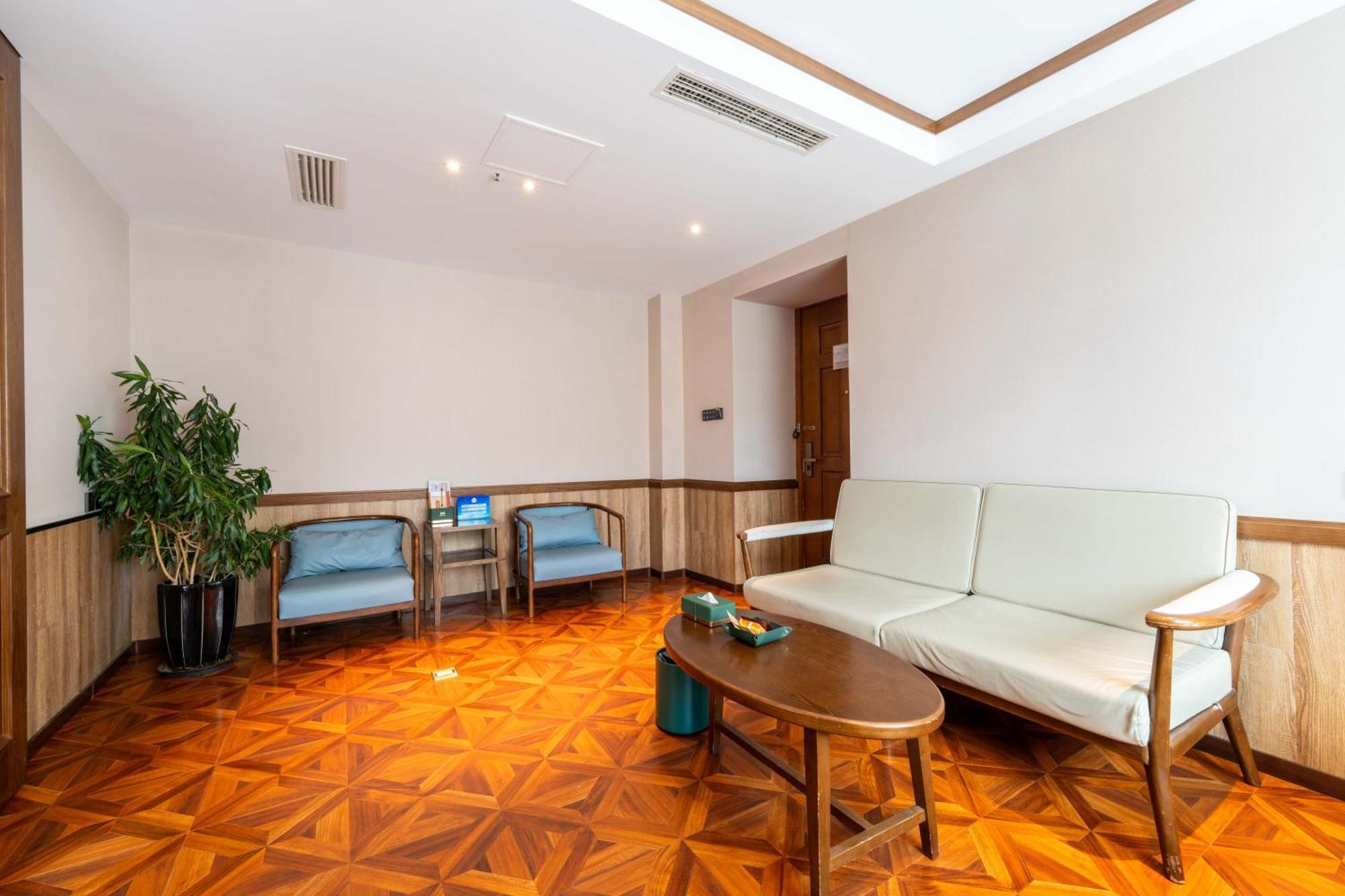 Nost Algia Hotel Near Beijing Panjiayuan Antique Market- Beijing Happy Valley, Cbd, China Zun And Sanlitun, Tian'Anmen Square, Free Ice Cream, Mineral Water, Coffee, Snacks And Laundry Service, Free Gymnastic, English Communication Well Экстерьер фото