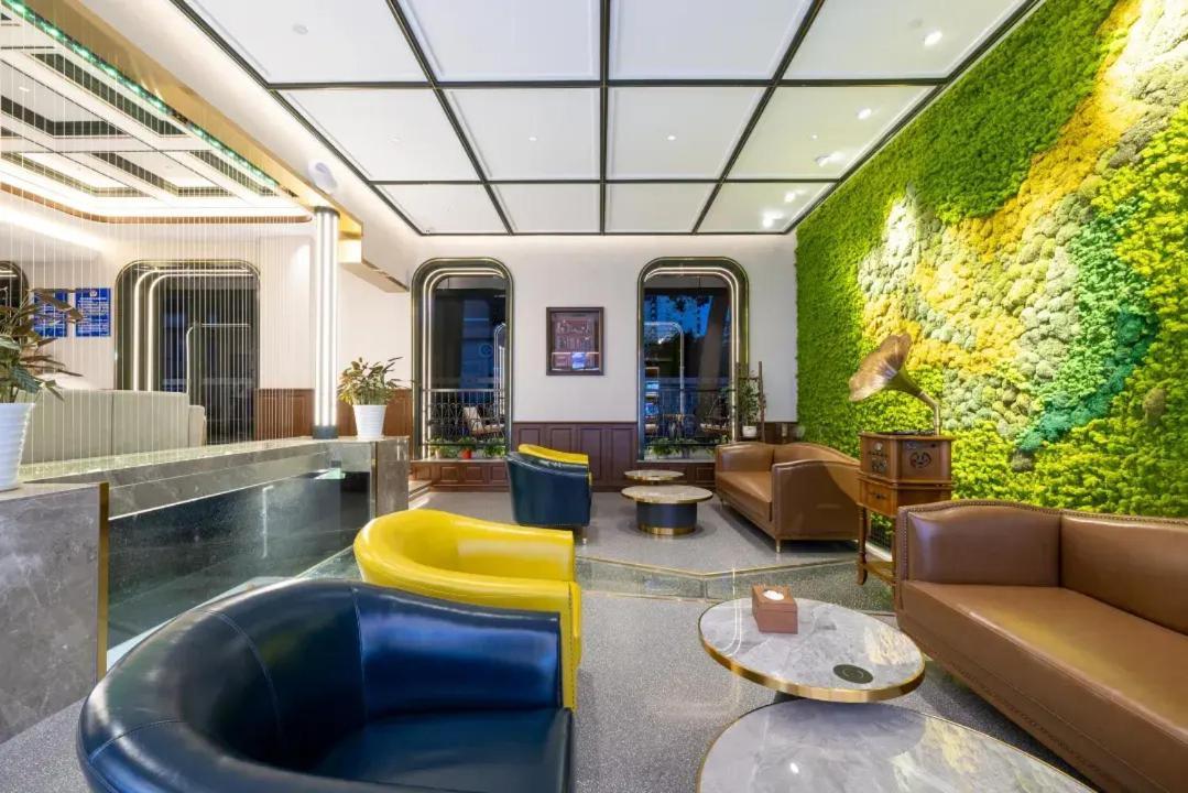 Nost Algia Hotel Near Beijing Panjiayuan Antique Market- Beijing Happy Valley, Cbd, China Zun And Sanlitun, Tian'Anmen Square, Free Ice Cream, Mineral Water, Coffee, Snacks And Laundry Service, Free Gymnastic, English Communication Well Экстерьер фото