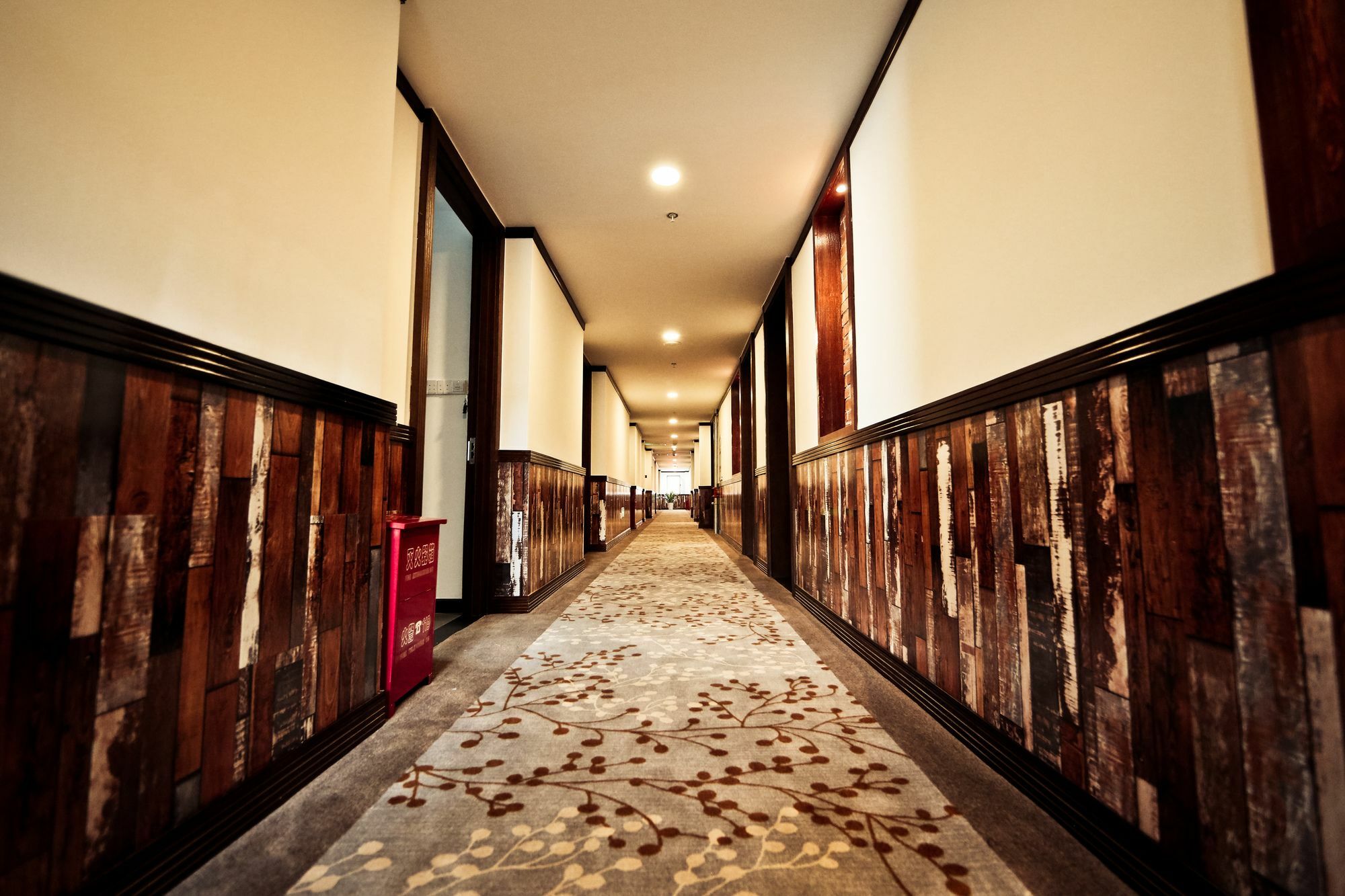 Nost Algia Hotel Near Beijing Panjiayuan Antique Market- Beijing Happy Valley, Cbd, China Zun And Sanlitun, Tian'Anmen Square, Free Ice Cream, Mineral Water, Coffee, Snacks And Laundry Service, Free Gymnastic, English Communication Well Экстерьер фото